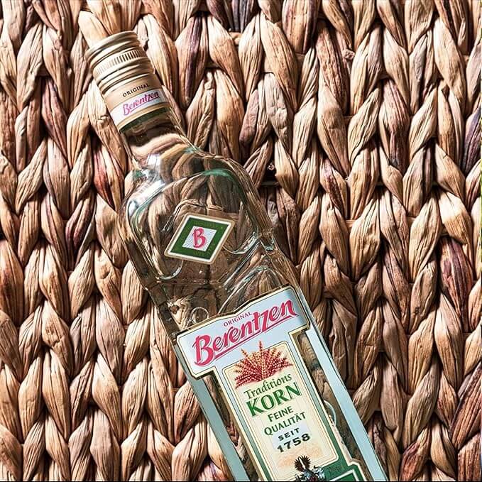 Berentzen Traditionskorn 0,7l Flasche Berentzen Traditionskorn auf Weizenkörnern