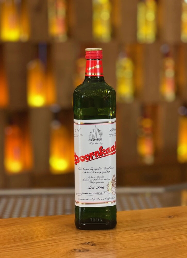 Doornkaat Flasche Doornkaat vor Bar