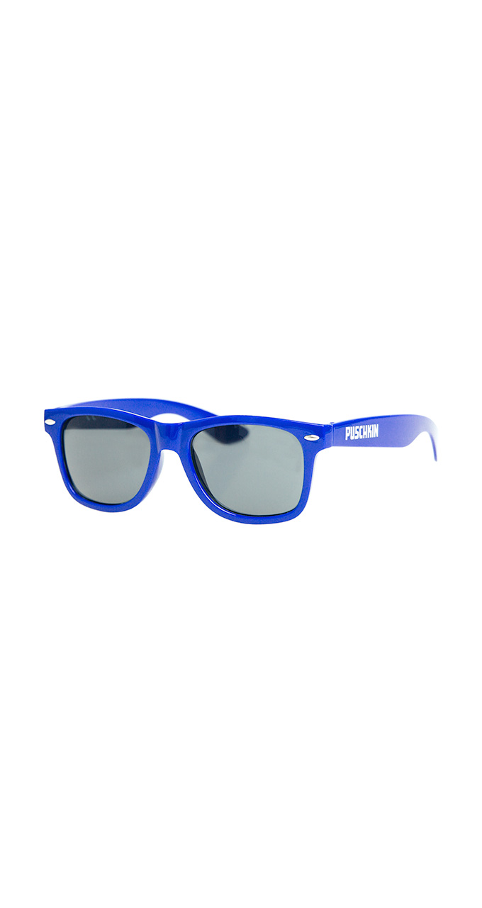 Blaue Puschkin Sonnenbrille mit weißer Logo Aufschrift an der Seite